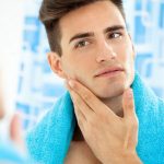 6 Masalah Kulit Wajah yang Kerap Menyerang Pria